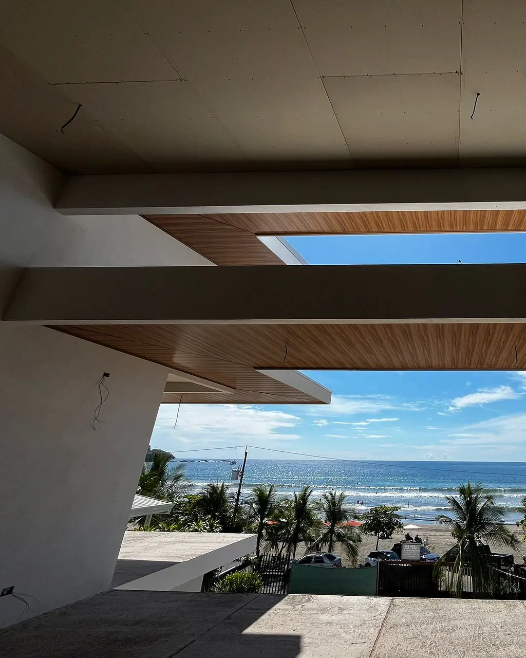 Vista a la playa de Jacó desde el tercer piso de una obra de JFB