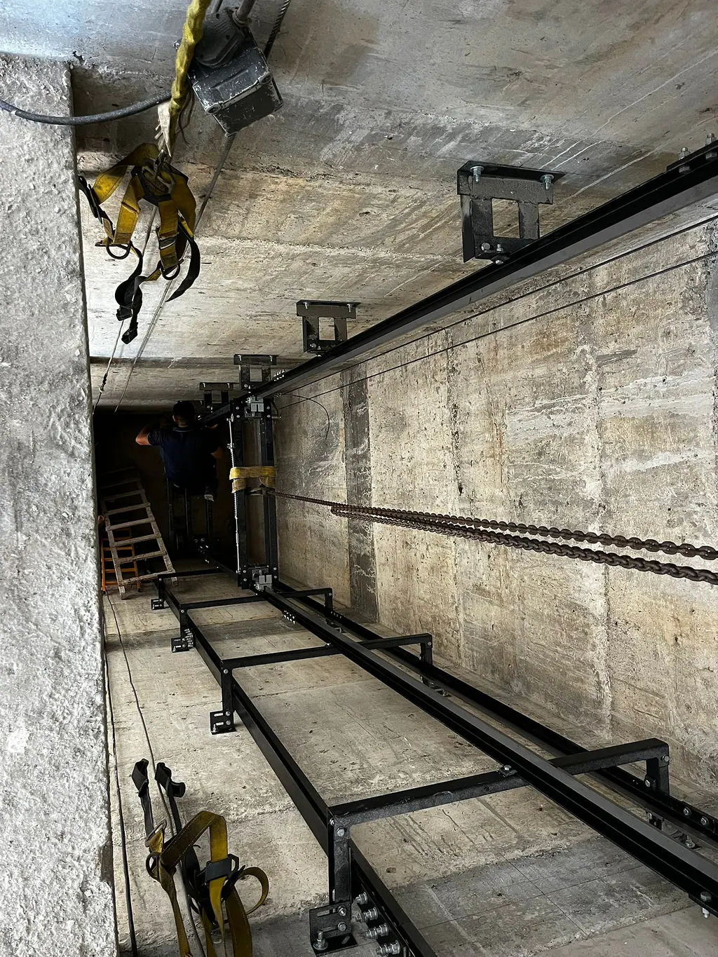 Interior del cajón del ascensor