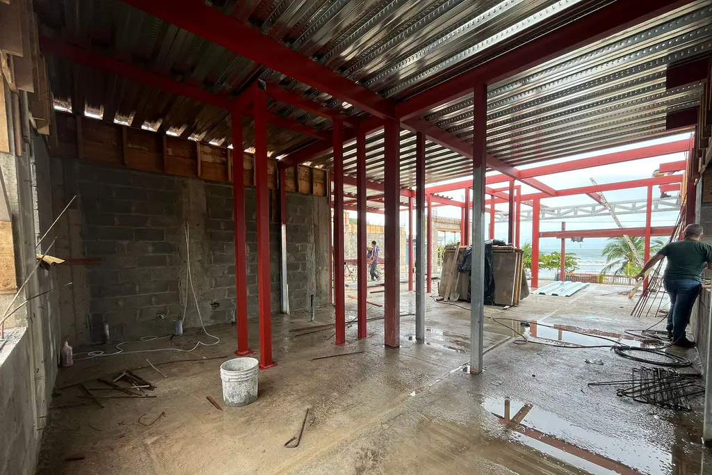 Estructura de hierro galvanizado soldada en el segundo piso