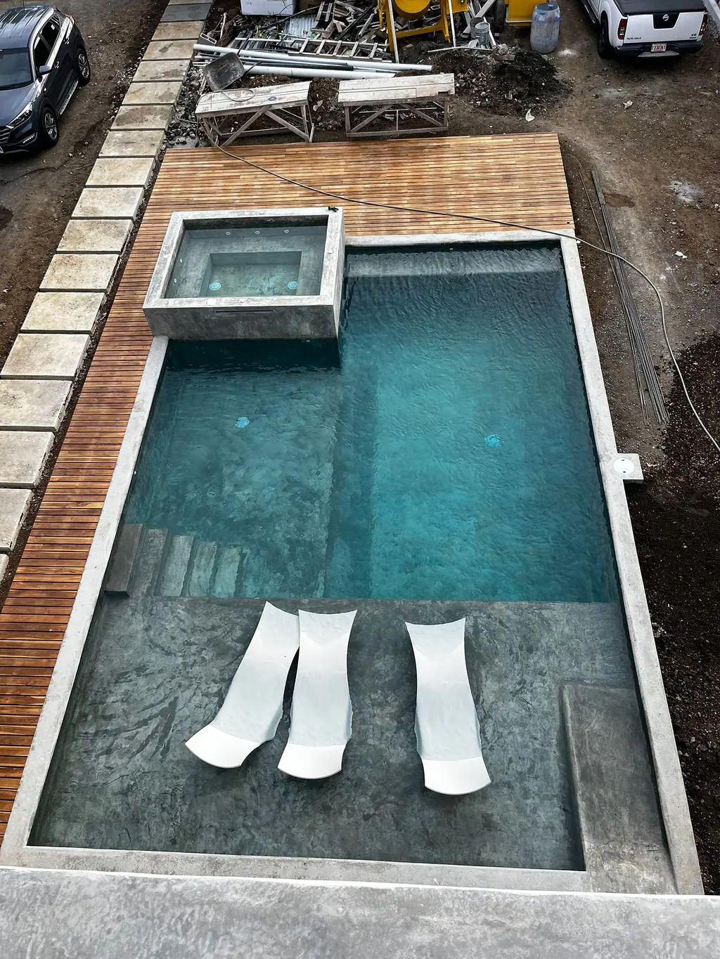 La piscina vista desde el tercer piso