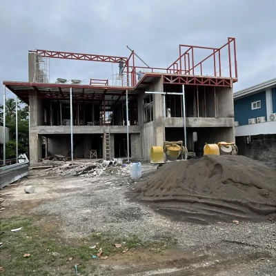Frontal obra gris 1