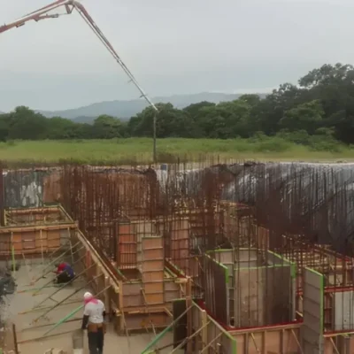 Concrete placement with hydraulic pump in foundation of treatment plant in Costa Rica